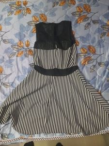 Get This Beatiful Black And White Party Wear