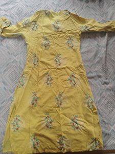 Elegant Yellow Kurta with Floral Print