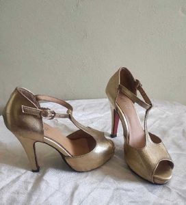 Gold Heels Pumps