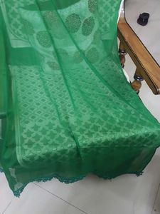 Elegant Green Dupatta with Lace Trim