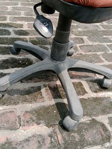OFFICE CHAIR