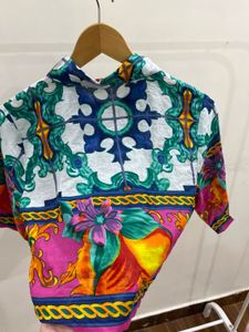 VIBRANT EMBELLISHED TROPICAL PRINT SHIRT