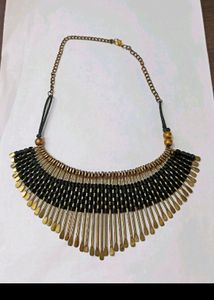 2️⃣ Necklace