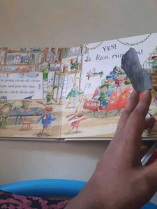We're Going on an Elf Chase Lift-the-Flap Book