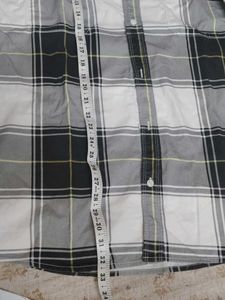 Men's Plaid Button-Up Shirt