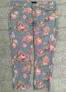 👖🌸 UK2LA Floral Print Jeans