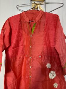 Elegant Coral Kurta with Floral Embroidery