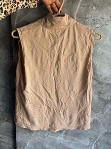 Yale Sleeveless Hoodie Top