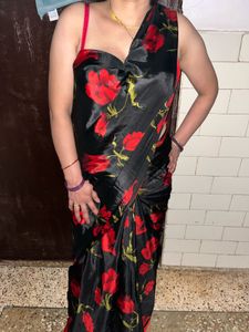 Elegant Black with Red Floral Print crepe saree