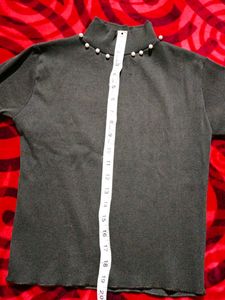 Crop Top With Pearl High Neck