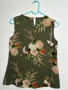 109F sleeveless top