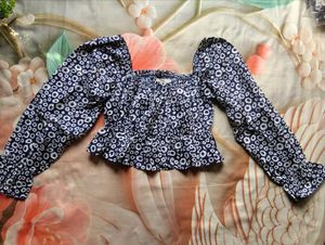 Chic Black &amp; White Circle Print Crop Top