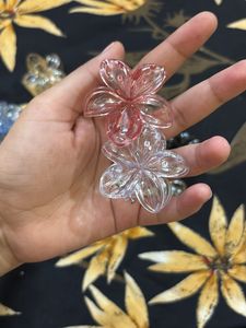 trending  flower claw