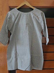Elegant Checked Kurta with Embroidery
