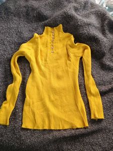 free size Yellow Turtleneck Top body hugging