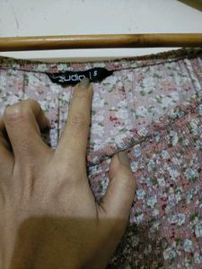 Chic Floral Smocked Cropped Top