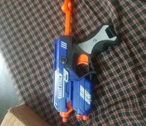 BRAND NEW**** TOY GUN WITH 5 Foam Bullets And