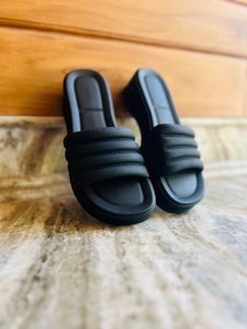 Trendy Black Slippers/flip Flops ✨