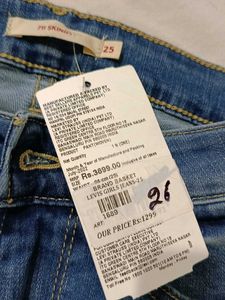 women's Levi's jeans