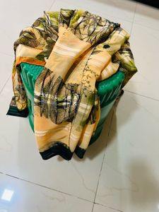 Chic Floral Print Saree