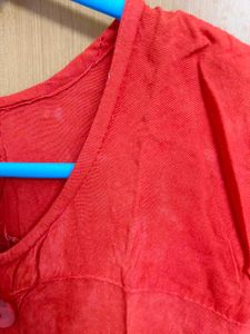 Red sleeveless kurti