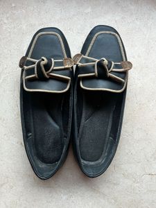 Elegant Black Loafers with Gold Bow Detail