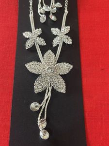 Sparkling Silver Floral Jewelry Set