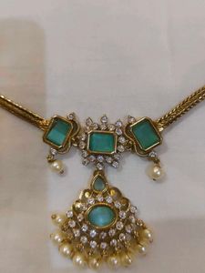 Elegant Emerald &amp; Pearl Necklace Set