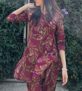 Elegant Paisley Print Kurta Set