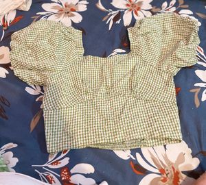 Chic Green Gingham Puff Sleeve Crop Top