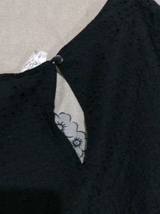 Chic Black Sleeveless Top