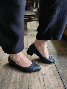 Woods Pumps With 2 Inches Heels