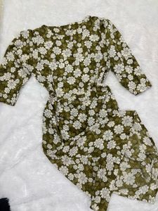 Sale 😍🎄🎄Green Floral Dress