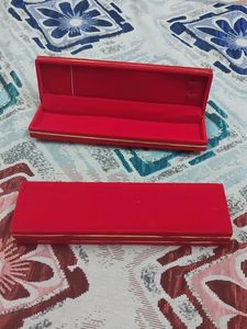 Empty Chain Boxes