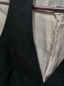 H&amp;M Black V-Neck Buttoned Vest