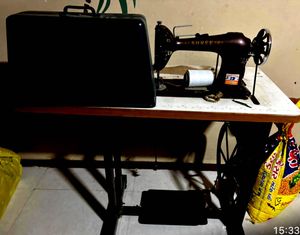 double- needle sewing machine