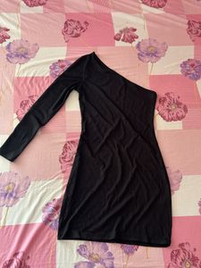 Chic Black One-Shoulder Dress