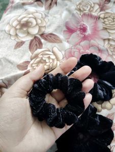 🔥BUY 3 GET 1 FREE🔥Velvet Scrunchies Set - Black