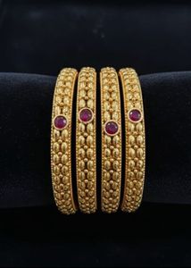 Elegant Gold-Tone Bangle Set(new)