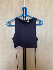 🌚H&M (completely new) Cris’s cross sexy Top