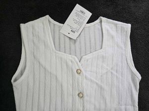 White Sleeveless Square Neck Button-Up Top bust36