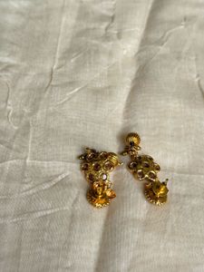 Elegant Gold Tone Floral Earrings