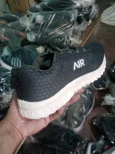 NEW NO USED SPORTS SHOES FOR MEN.