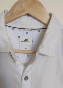 (like new) Men's White Lee Shirt