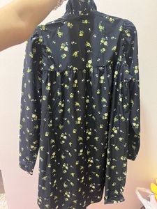 (H&amp;M)Black Floral Ruffled Collar Dress