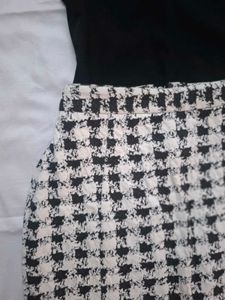 Chic Houndstooth Sheath skirt