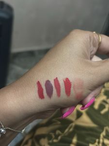 Lot of 4 Lipsticks