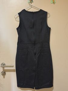Classic Black Sleeveless V-Neck Dress