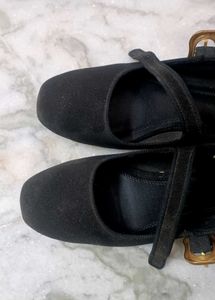 Chic Black Mary Jane Flats