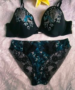 Elegant Black Bra With Brief